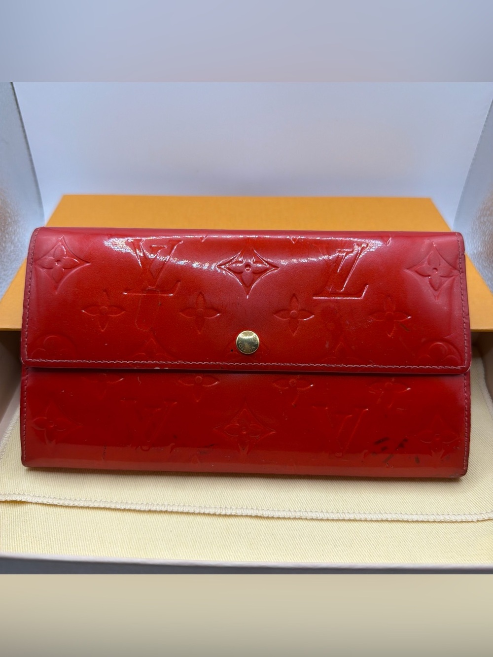 Louis Vuitton Pomme D’Amour Vernis Sarah Wallet
